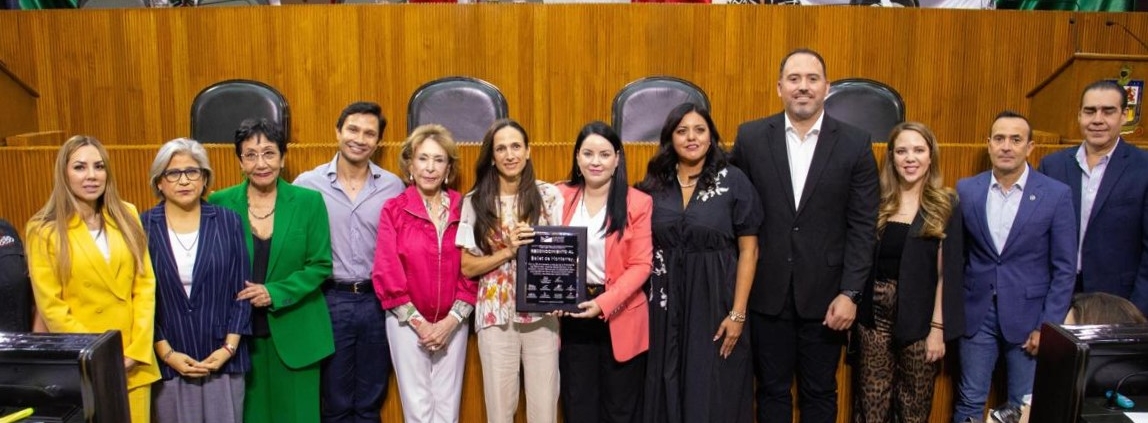 Reconocimiento a BdM en el Congreso de NL 35 años